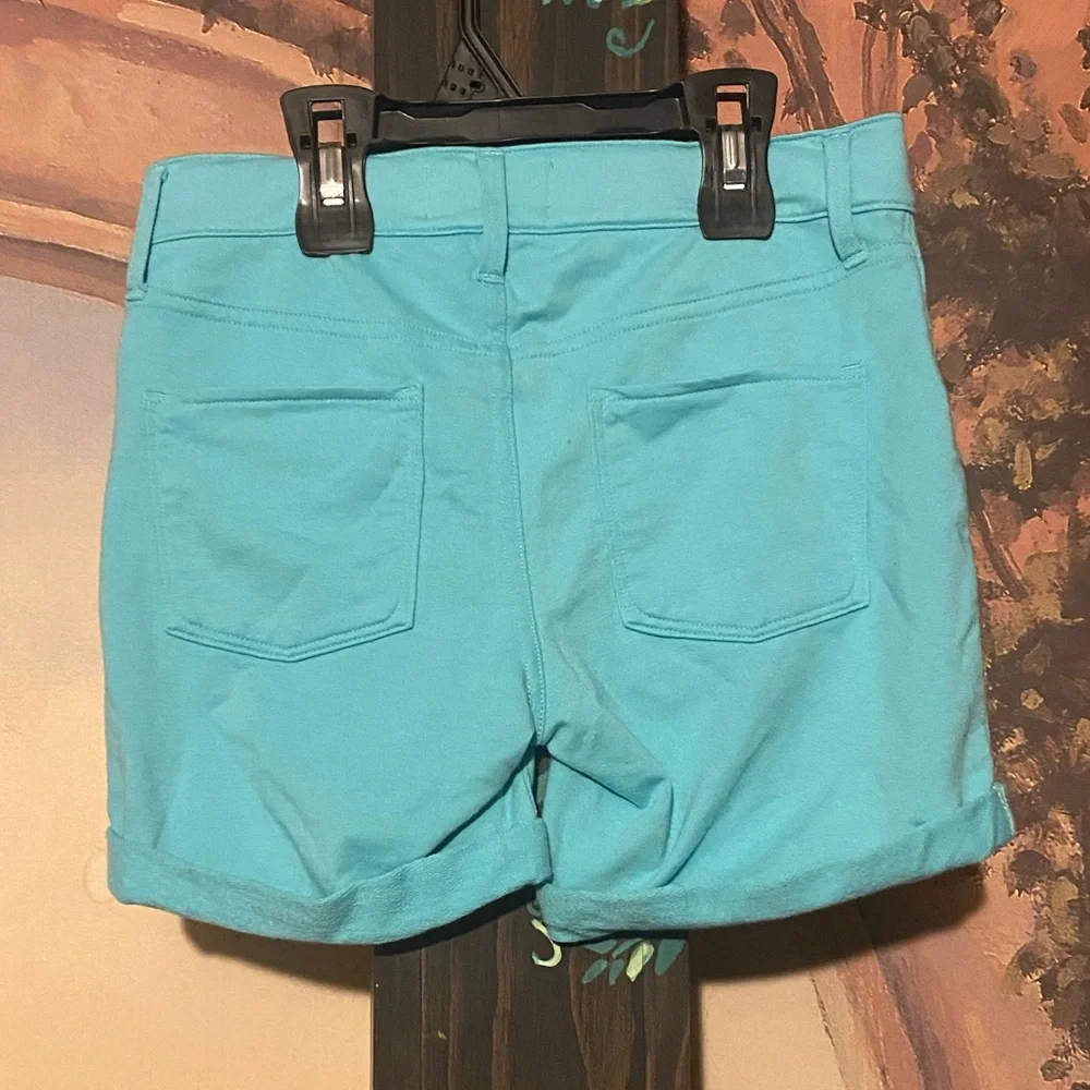 Teal blue jegging type shorts - Picture 2 of 4
